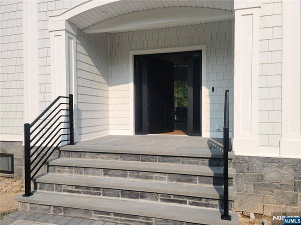 144 Dewolf RD, Old Tappan, NJ 07675