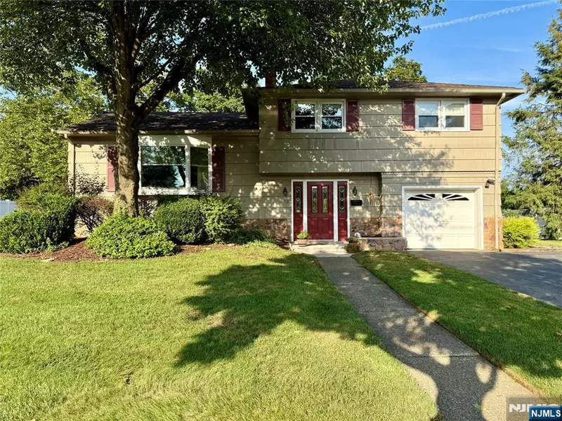 72 Atwood PL, Wayne, NJ 07470
