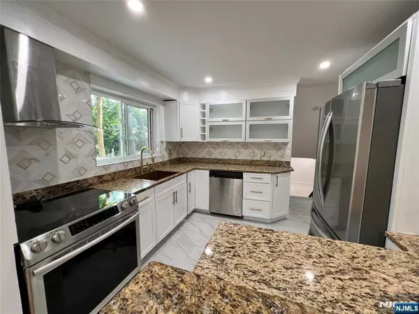 Englewood, NJ 07631,392 Marlboro RD