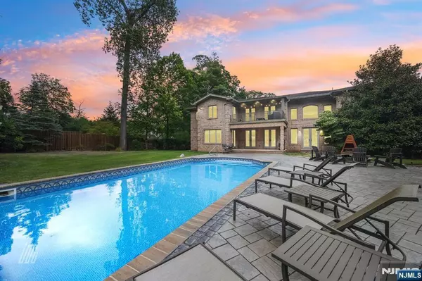 Cresskill, NJ 07626,17 Jefferson AVE