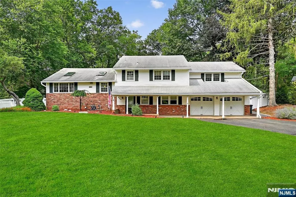River Vale, NJ 07675,820 Clauss LN