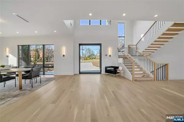 577 Floyd ST, Englewood Cliffs, NJ 07632
