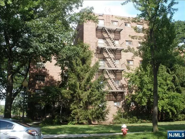 Fort Lee, NJ 07024,3030 Edwin AVE #4A