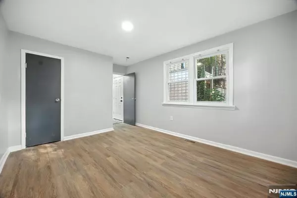 Newark, NJ 07107,107 11th ST
