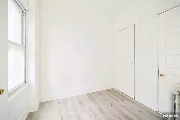 West New York, NJ 07093,5302 Hudson AVE #1st Fl