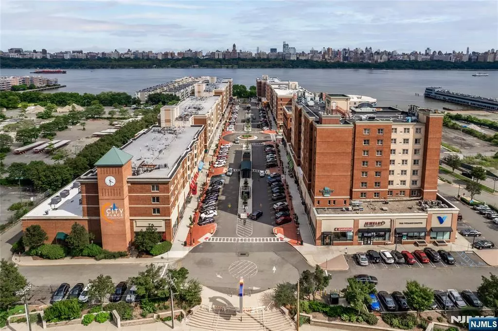 Edgewater, NJ 07020,3117 City PL #3117