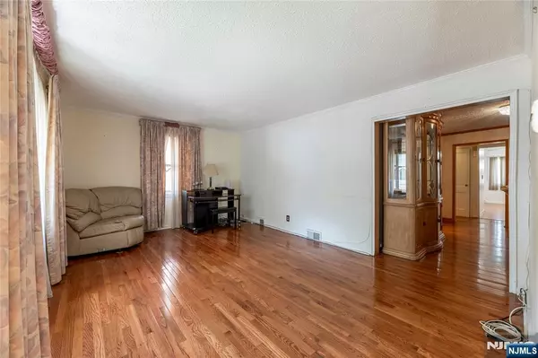 Newark, NJ 07106,168 Tuxedo Pkwy