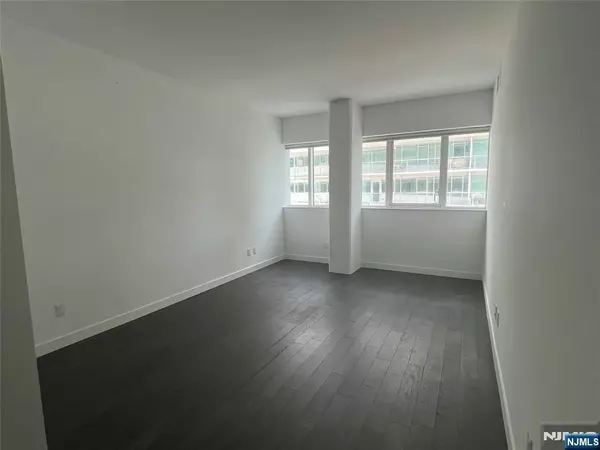 Weehawken, NJ 07086,800 Ave At Port Imperial #416