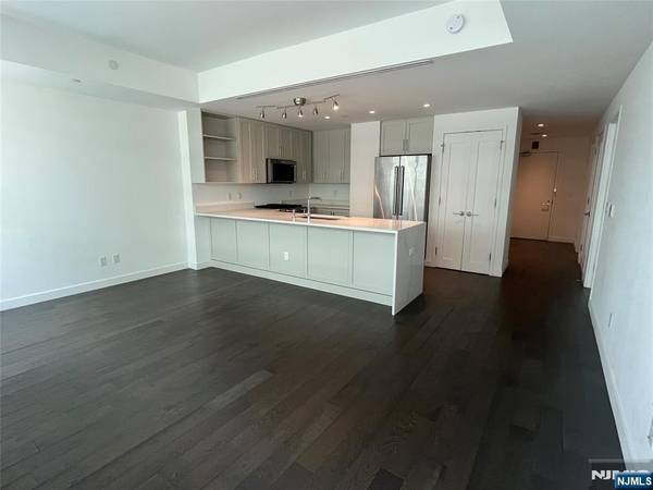 800 Ave At Port Imperial #416, Weehawken, NJ 07086