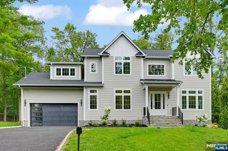 76 Springbrook RD, Livingston, NJ 07039