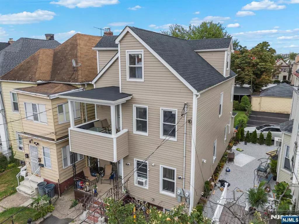 Passaic, NJ 07055,175 Harrison ST