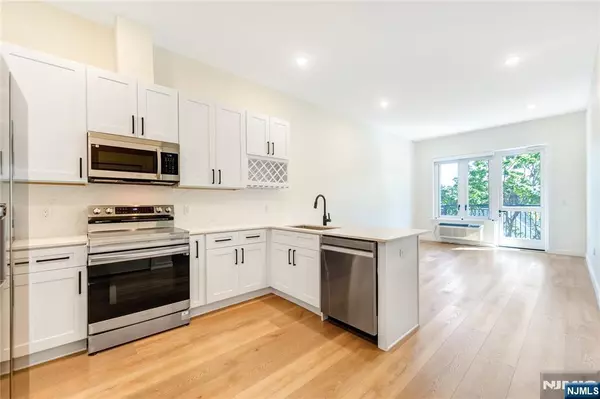 51 Queen Anne RD #306, Bogota, NJ 07603