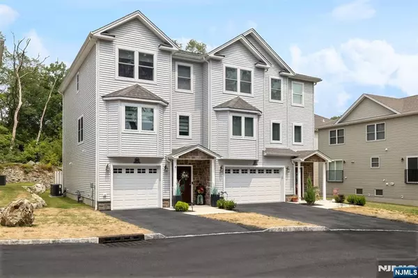 Wanaque, NJ 07465,6 Stanley WAY
