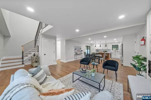 Summit, NJ 07901,50 Huntley RD