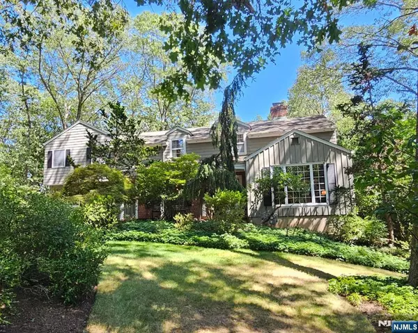 72 Rose AVE, Woodcliff Lake, NJ 07677