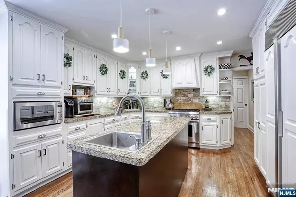 Park Ridge, NJ 07656,140 Midland AVE