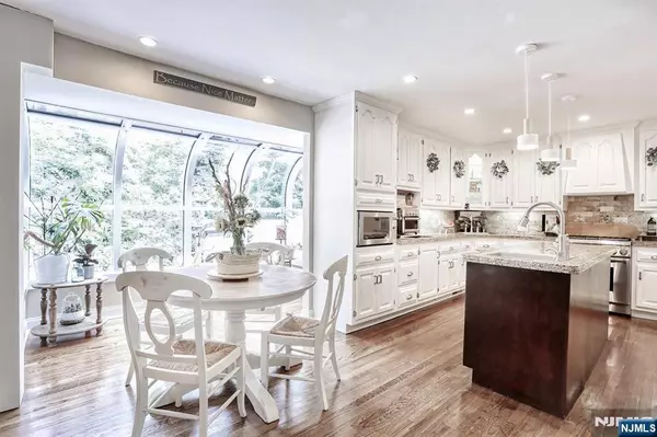 Park Ridge, NJ 07656,140 Midland AVE