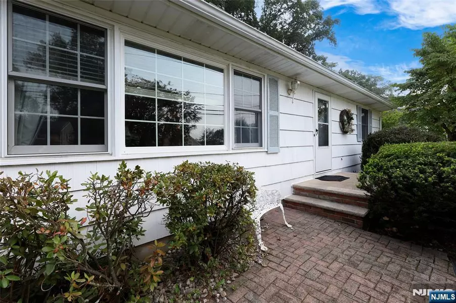 874 Ridgewood BLVD, Twp Of Washington, NJ 07676