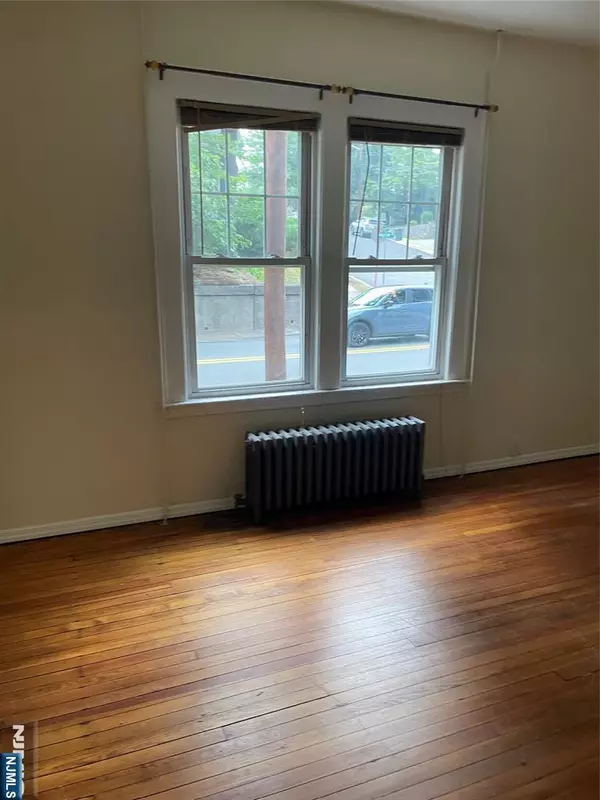 Fair Lawn, NJ 07410,446 Wagaraw RD #1