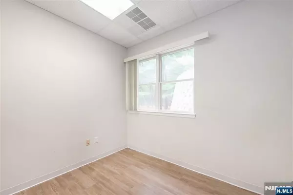 Wayne, NJ 07470,504 Hamburg TPKE #101B