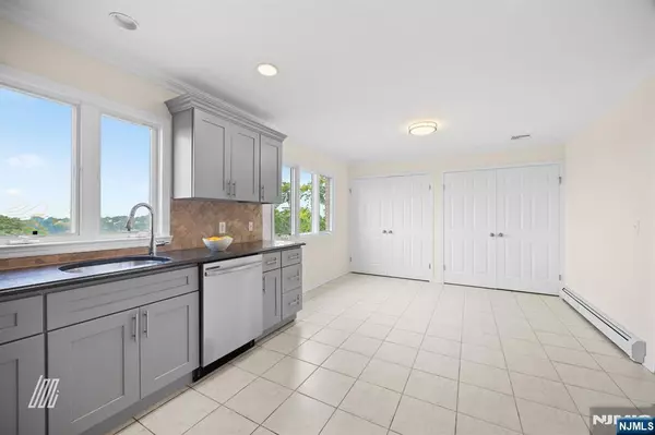 Ridgefield, NJ 07657,2 Kathleen CT