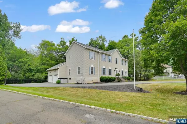 North Haledon, NJ 07508,108 Forest DR