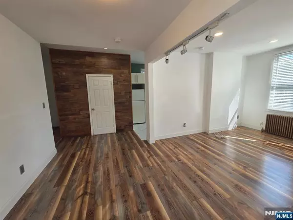 Rutherford, NJ 07070,43 Wood ST #2