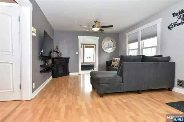 Waldwick, NJ 07463,32 Bergen AVE