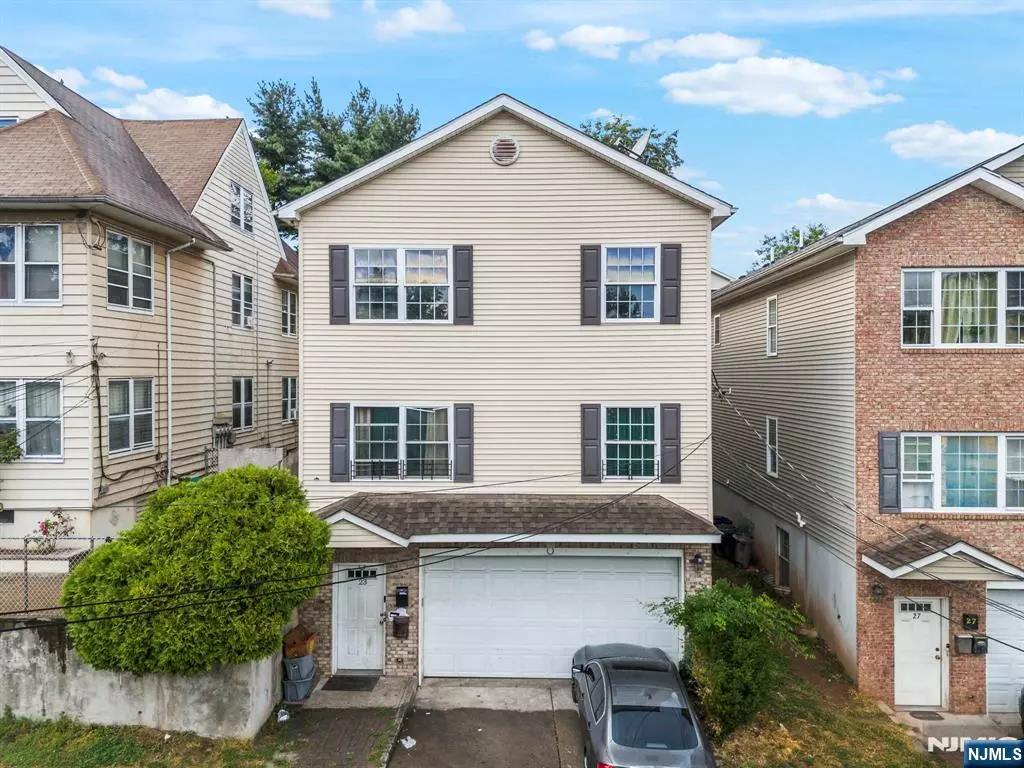Paterson, NJ 07522,19-23 4th ST