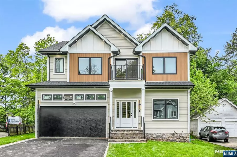 7 Royal AVE, Livingston, NJ 07039
