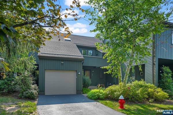 9 Carla CT, Morristown Town, NJ 07960