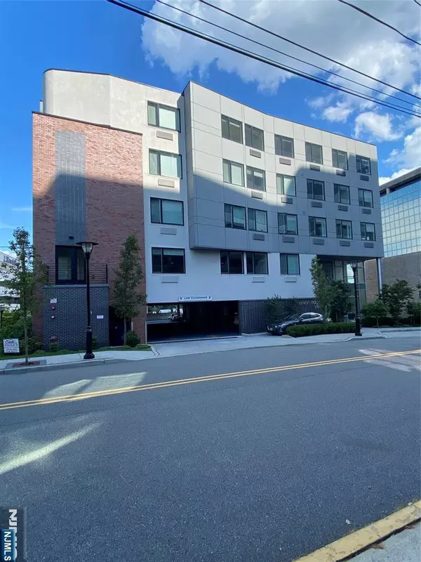Fort Lee, NJ 07024,2150 N Central RD #311