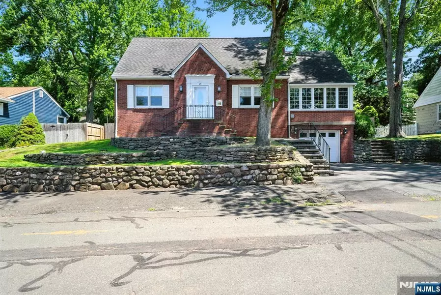 25 Forest ST, Closter, NJ 07624