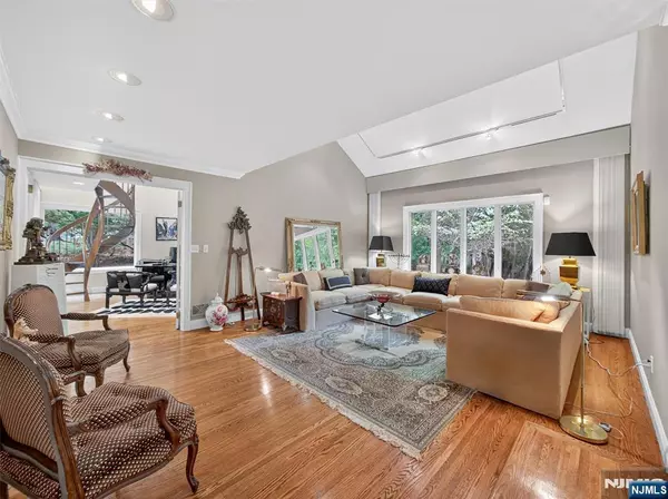 Montvale, NJ 07645,6 Timberland TRL