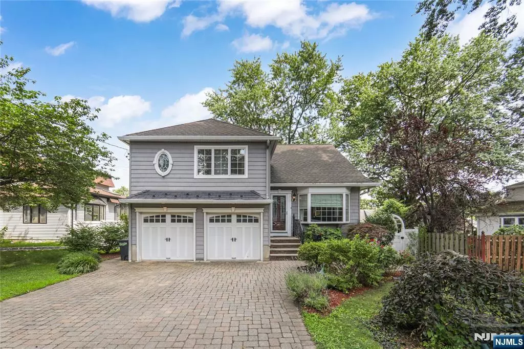 Teaneck, NJ 07666,619 Grant TER
