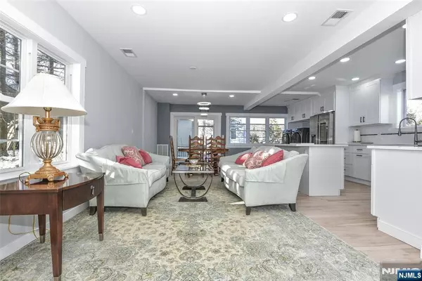 West Milford, NJ 07421,584 N Lake Shore