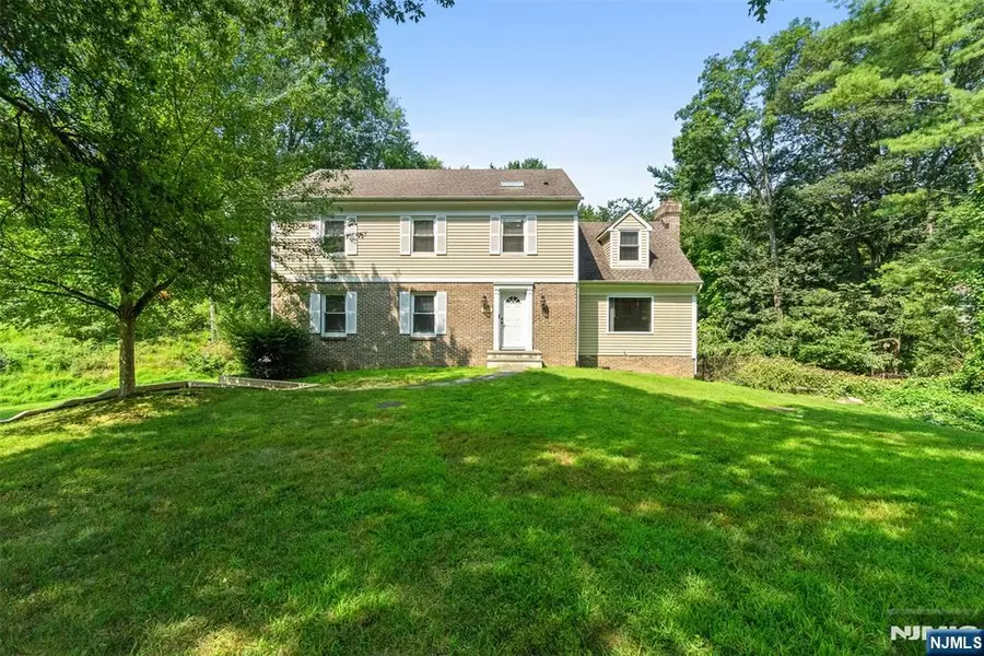 215 Oak AVE, Wyckoff, NJ 07481