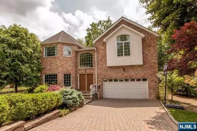 48 Westervelt PL, Cresskill, NJ 07626