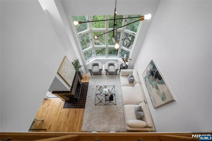 312 Hancock CT, Edgewater, NJ 07020