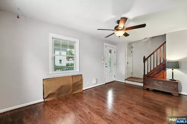 Elmwood Park, NJ 07407,40 Rosedale AVE