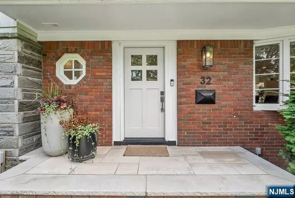 Glen Rock, NJ 07452,32 Lowell RD
