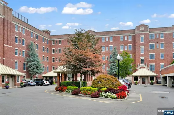 2404 Rio Vista DR, Mahwah, NJ 07430
