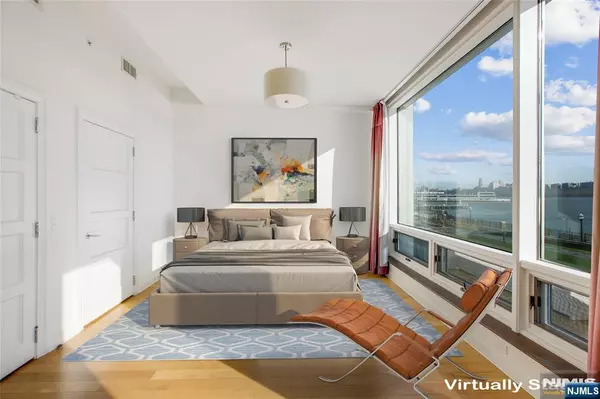 Edgewater, NJ 07020,9 Somerset LN #202