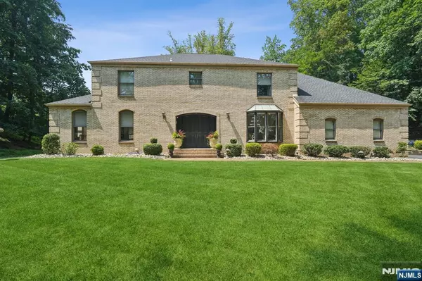 28 Wildwood AVE, West Orange, NJ 07052