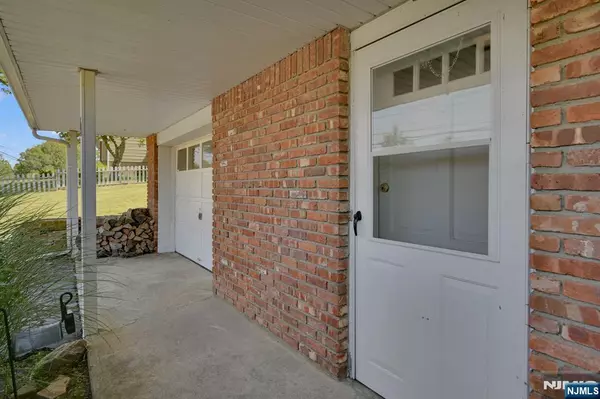 West Milford, NJ 07480,14 Lincoln AVE