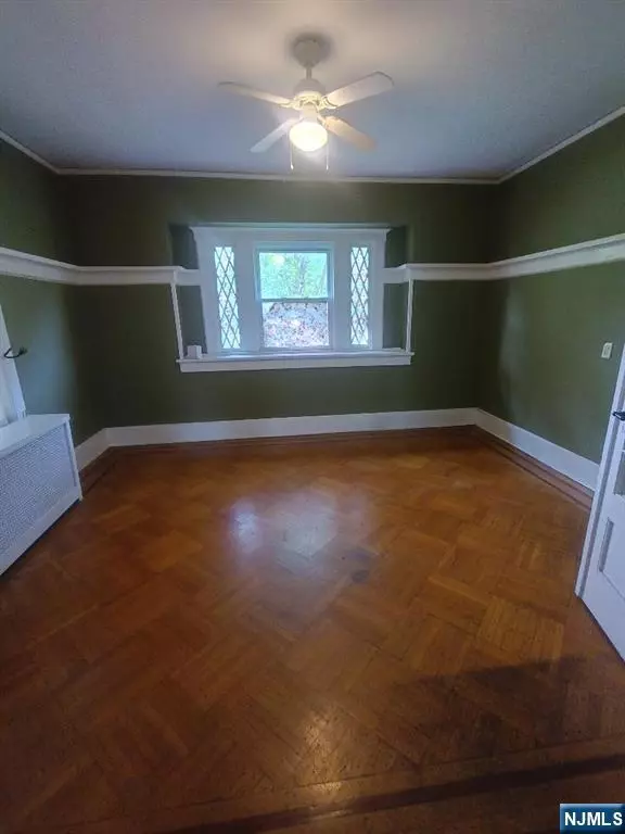 Nutley, NJ 07110,20 Saint Pauls PL