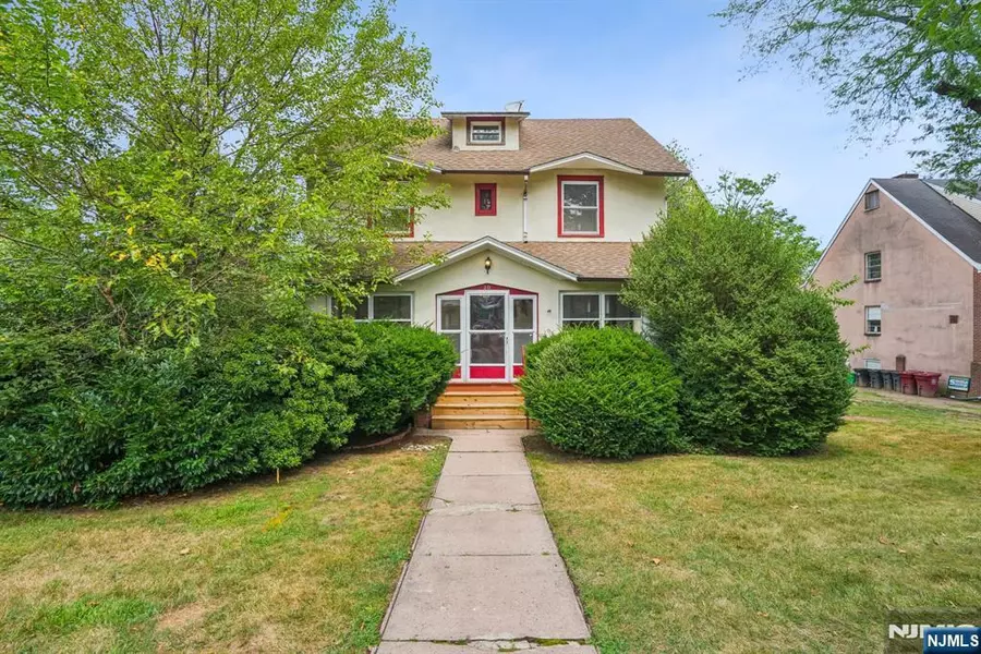 20 Saint Pauls PL, Nutley, NJ 07110