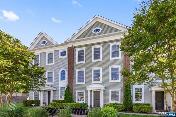 16 Roosevelt DR, Wood Ridge, NJ 07075