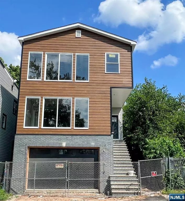 Newark, NJ 07107,162 S 12th ST