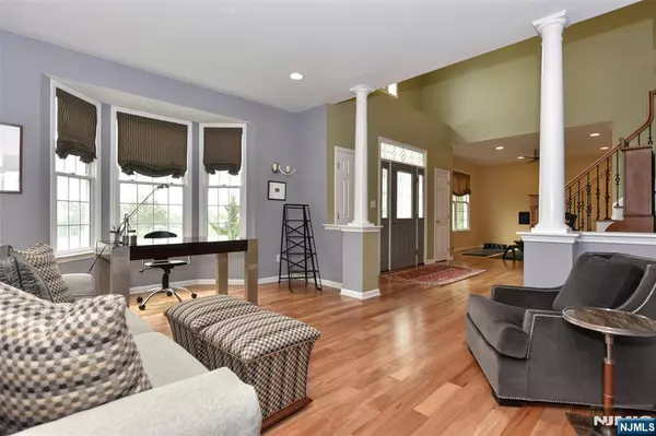 Tuxedo Park, NY 10987,64 Cedar DR